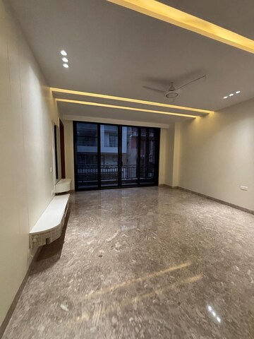 Room in 4 BHK Penthouse at South Extension ii – for Rent