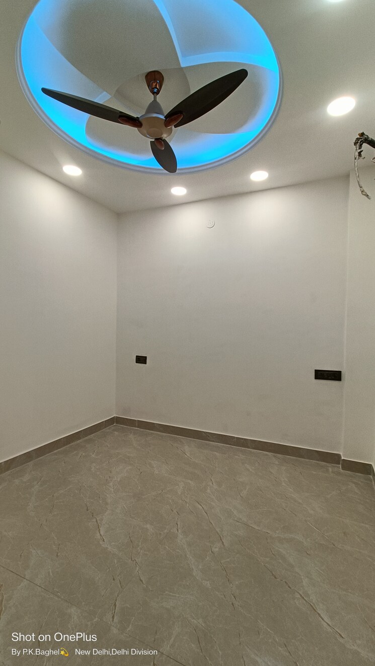 Room, govindpuri 3 Bedroom 900 Sq.Ft. Builder Floor In Govindpuri Delhi 9109941