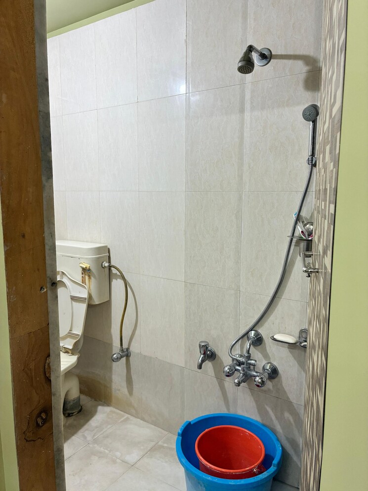 Bathroom, shree-laxmi-basera-apartments 1 Bedroom 420 Sq.Ft. Apartment In Mazgaon Mumbai 9109950