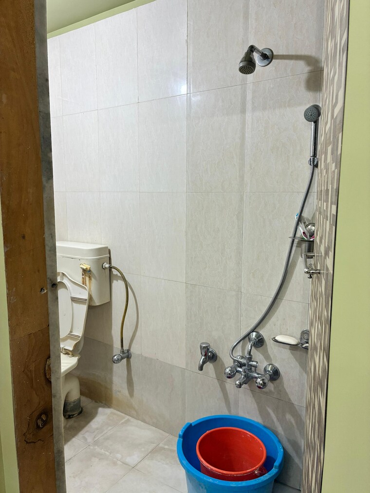 Bathroom, shree-laxmi-basera-apartments 1 Bedroom 420 Sq.Ft. Apartment In Mazgaon Mumbai 9109950