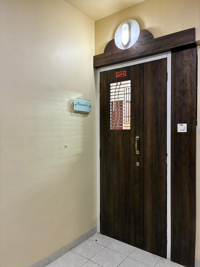 Room, shree-laxmi-basera-apartments 1 Bedroom 420 Sq.Ft. Apartment In Mazgaon Mumbai 9109950