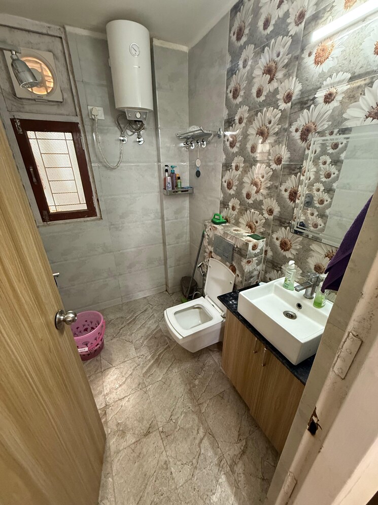 Bathroom, vasant kunj 2 Bedroom 1200 Sq.Ft. Apartment In Vasant Kunj Delhi 9109958