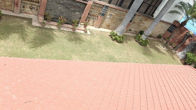 Garden, rangpuri 5 Bedroom 6500 Sq.Ft. Villa In Rangpuri Delhi 9109959