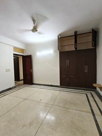 Master Bedroom in 2.5 BHK Builder Floor at Gupta Awas, Sector 43 – for Rent