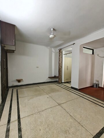 Master Bedroom in 2.5 BHK Builder Floor at Gupta Awas, Sector 43 – for Rent