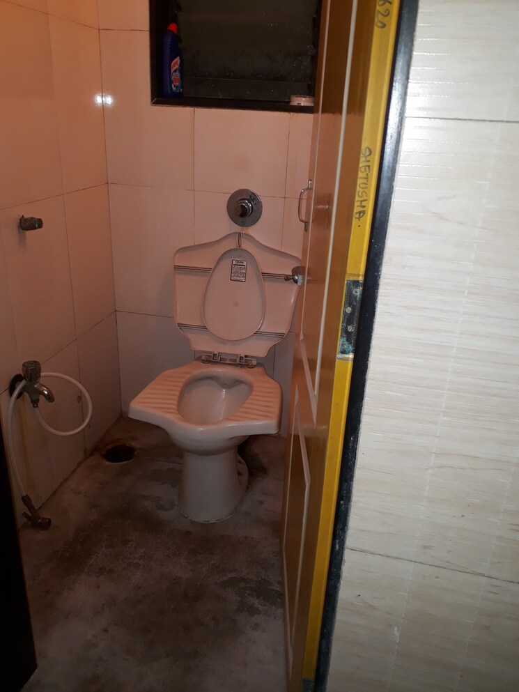 Attached Bathroom, santacruz east 1 Bedroom 450 Sq.Ft. Apartment In Santacruz East Mumbai 9109985