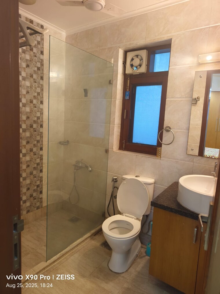 Bathroom, greater kailash ii 3 Bedroom 250 Sq.Yd. Builder Floor In Greater Kailash ii Delhi 9109982