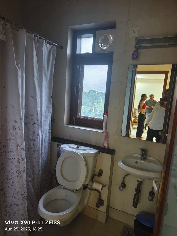 Bathroom, greater kailash ii 3 Bedroom 250 Sq.Yd. Builder Floor In Greater Kailash ii Delhi 9109982
