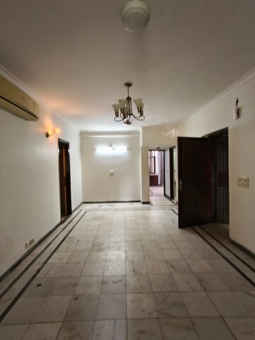 Building Lobby in 2.5 BHK Independent House at Super Mart 1, Sector 27 – for Rent