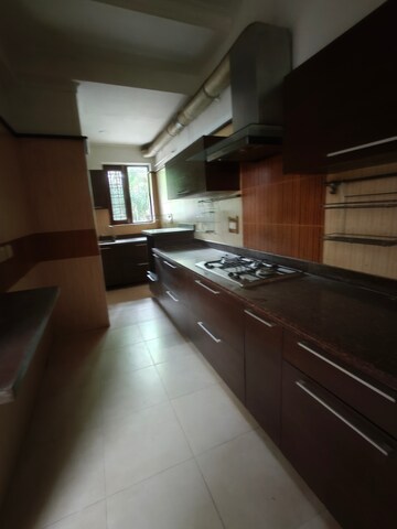 Kitchen in 2.5 BHK Independent House at Super Mart 1, Sector 27 – for Rent