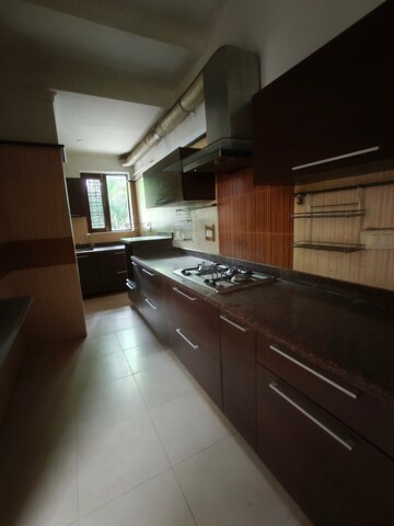 Kitchen in 2.5 BHK Independent House at Super Mart 1, Sector 27 – for Rent