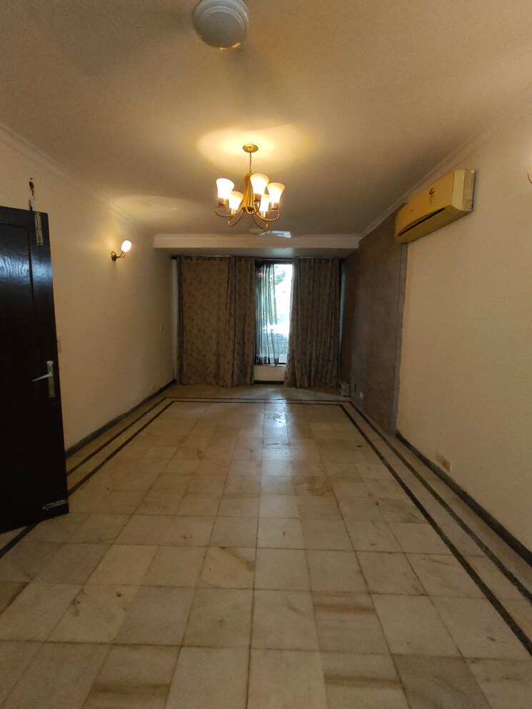 Room, super-mart-1 2.5 Bedroom 220 Sq.Yd. Independent House In Sector 27 Gurgaon 9109986