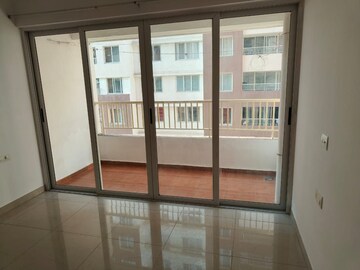 Room in 2 BHK Apartment at Amanora Victory Towers, Hadapsar – for Rent