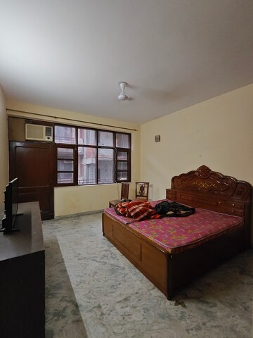 Bedroom in 2 BHK Builder Floor at Ansal Sushant Lok I, Sector 43 – for Rent