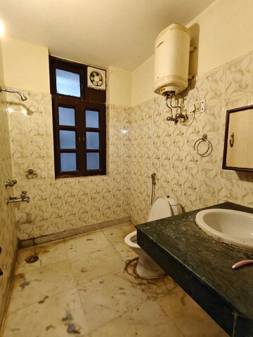Bathroom in 2 BHK Builder Floor at Ansal Sushant Lok I, Sector 43 – for Rent