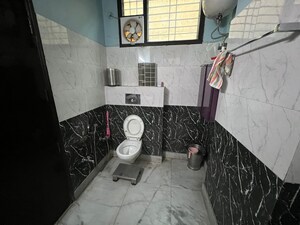 Team Area in 3 BHK Builder Floor at Shalimar Bagh – for Sale