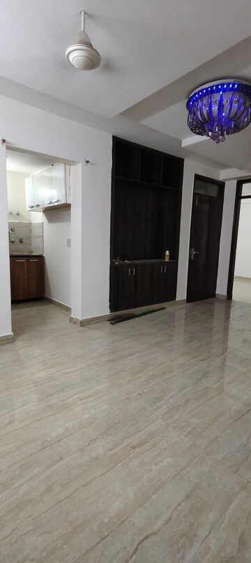 Room in 3 BHK Builder Floor at Chattarpur – for Rent
