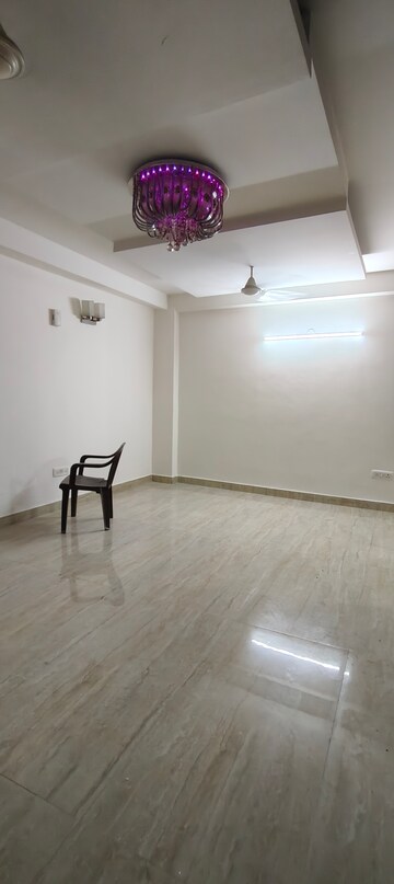 Room in 3 BHK Builder Floor at Chattarpur – for Rent