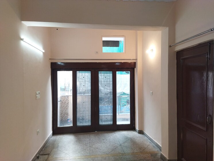 Room, pitampura 3 Bedroom 1000 Sq.Ft. Builder Floor In Pitampura Delhi 9110030