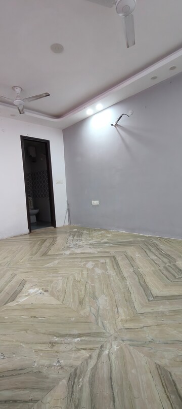 Room in 3 BHK Builder Floor at Chattarpur – for Rent