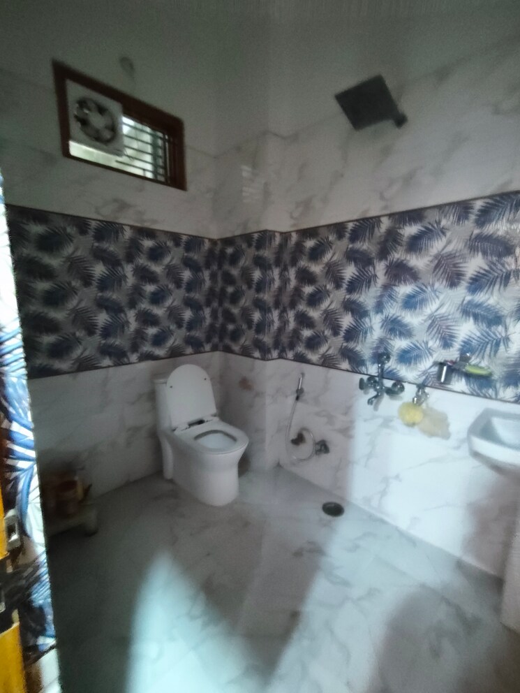Bathroom, vineet khand 2 Bedroom 1200 Sq.Ft. Independent House In Vineet Khand Lucknow 9110062