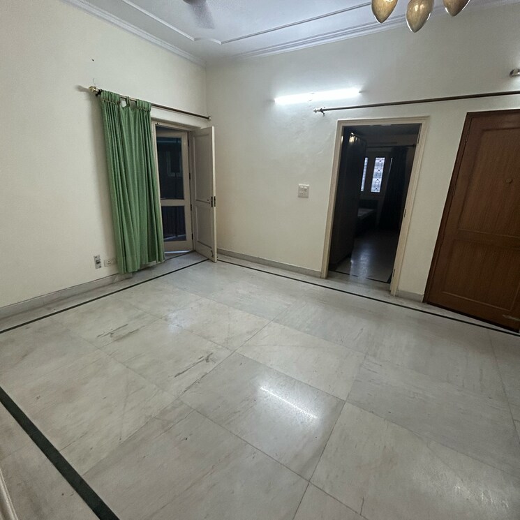 Room, south extension ii 2 Bedroom 900 Sq.Ft. Builder Floor In South Extension ii Delhi 9110316