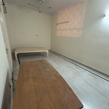 Room in 2 BHK Builder Floor at South Extension ii – for Rent