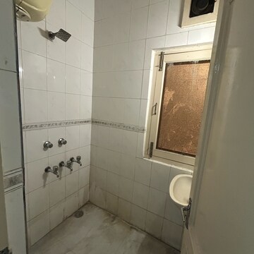 Bathroom in 2 BHK Builder Floor at South Extension ii – for Rent