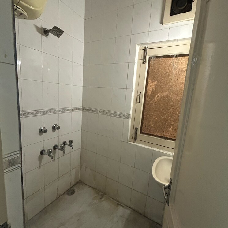 Bathroom, south extension ii 2 Bedroom 900 Sq.Ft. Builder Floor In South Extension ii Delhi 9110316