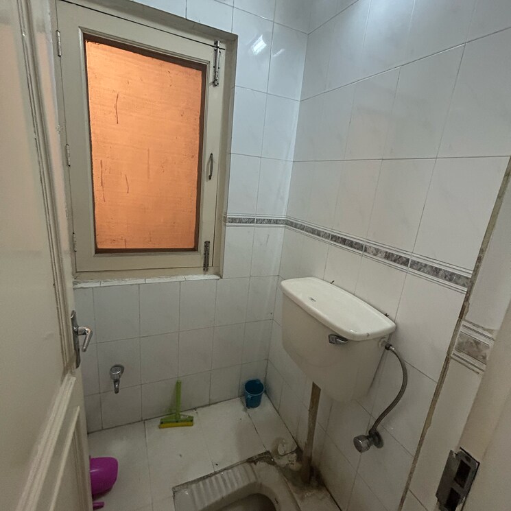 Bathroom, south extension ii 2 Bedroom 900 Sq.Ft. Builder Floor In South Extension ii Delhi 9110316