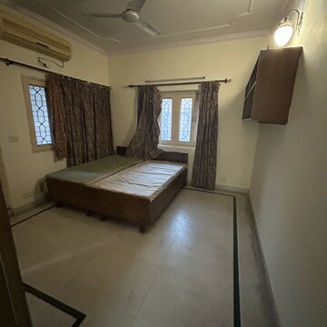Living Room in 2 BHK Builder Floor at South Extension ii – for Rent
