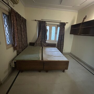 Living Room in 2 BHK Builder Floor at South Extension ii – for Rent