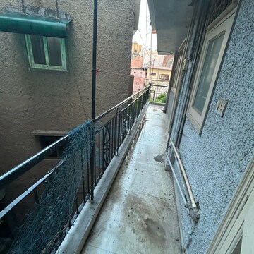 Balcony in 2 BHK Builder Floor at South Extension ii – for Rent