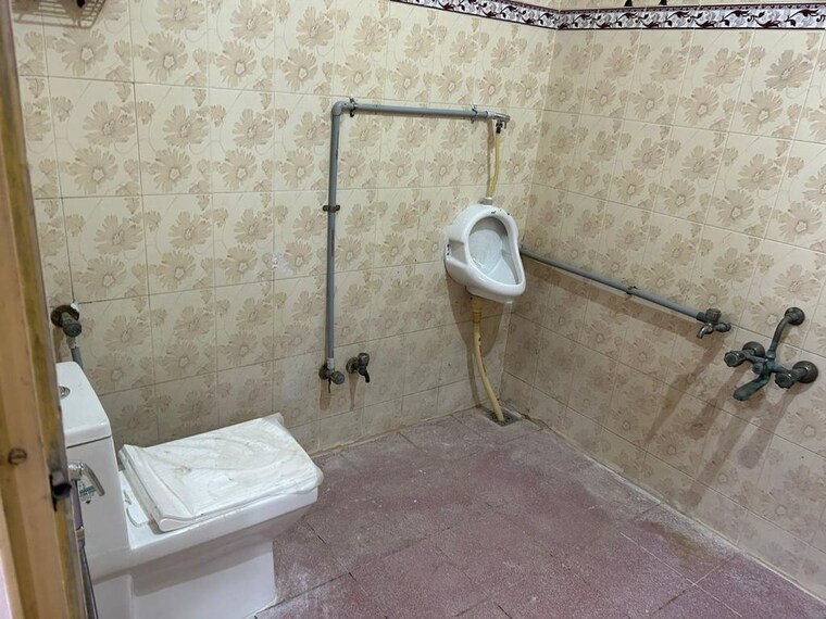 Bathroom, ekkatuthangal Commercial Office Space in IT/SEZ 2400 Sq.Ft. In Ekkatuthangal Chennai 9110149