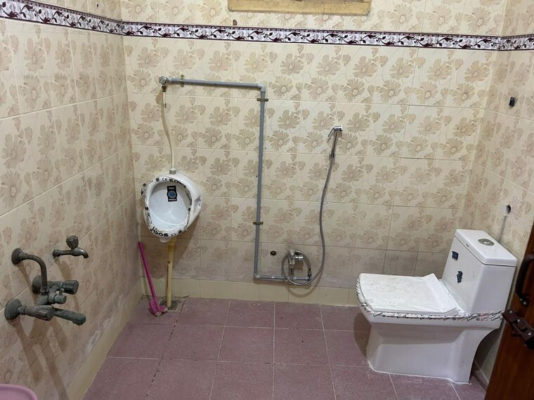Bathroom, ekkatuthangal Commercial Office Space in IT/SEZ 2400 Sq.Ft. In Ekkatuthangal Chennai 9110149