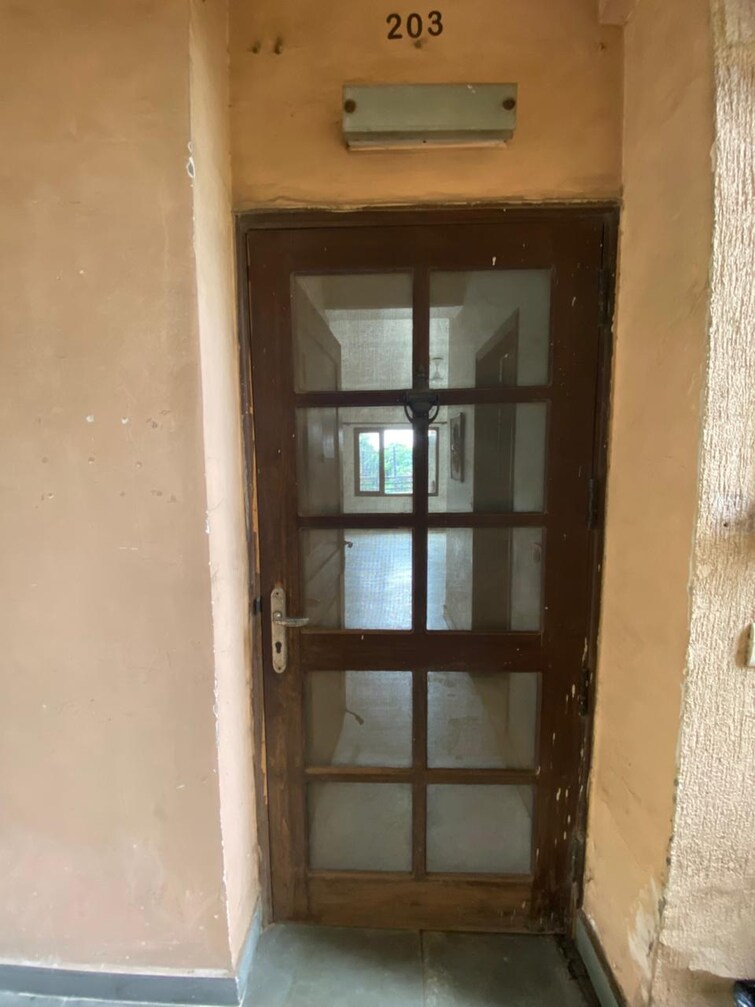 Room, sector 43 4 Bedroom 4200 Sq.Ft. Independent House In Sector 43 Noida 9110208