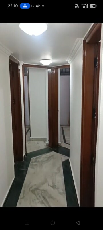 Building Lobby in 3 BHK Builder Floor at Sector 52 – for Rent