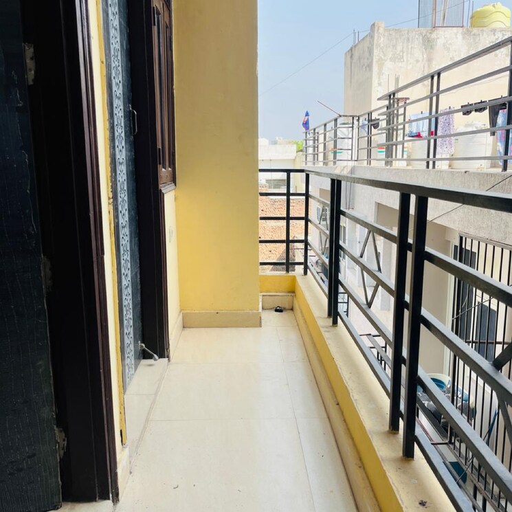Balcony, south delhi 2 Bedroom 100 Sq.Ft. Apartment In South Delhi Delhi 9110308