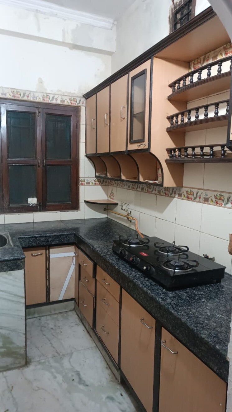 Kitchen, sector 48 3 Bedroom 300 Sq.Yd. Builder Floor In Sector 48 Noida 9110326