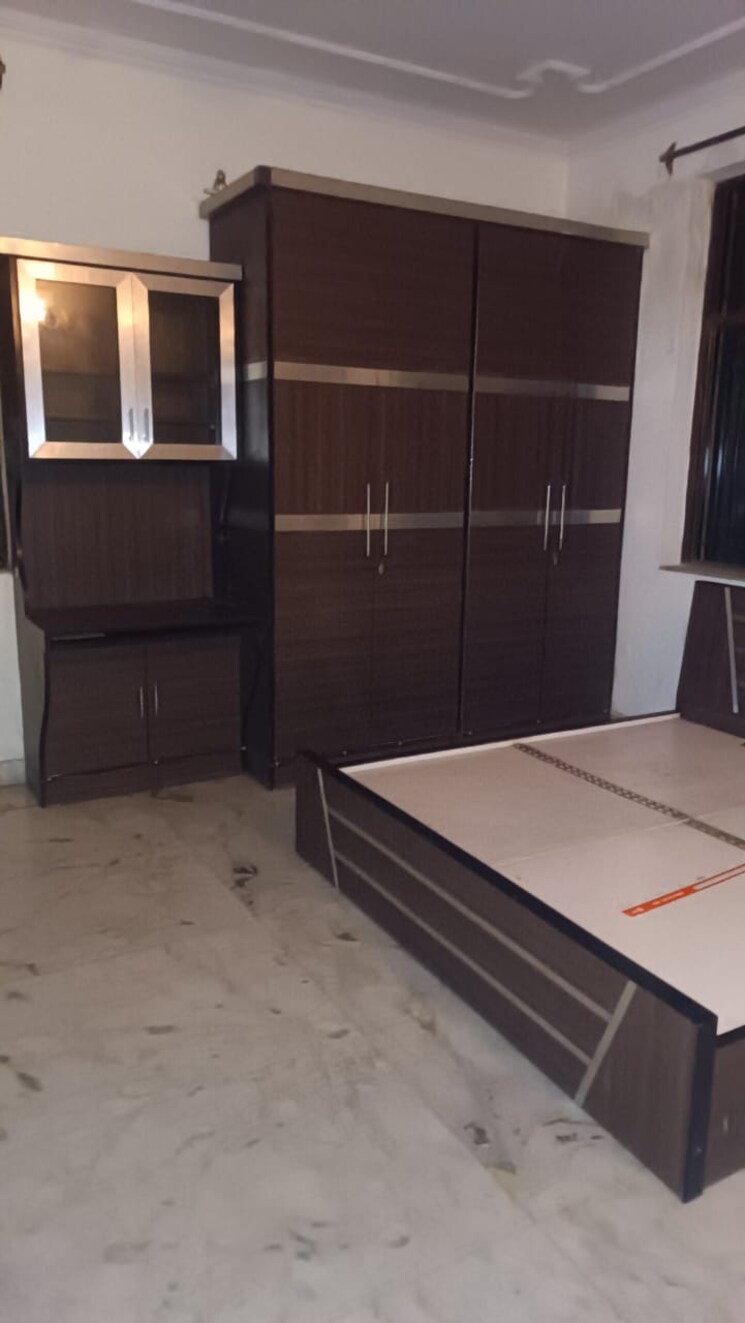 Bedroom, sector 48 3 Bedroom 300 Sq.Yd. Builder Floor In Sector 48 Noida 9110326