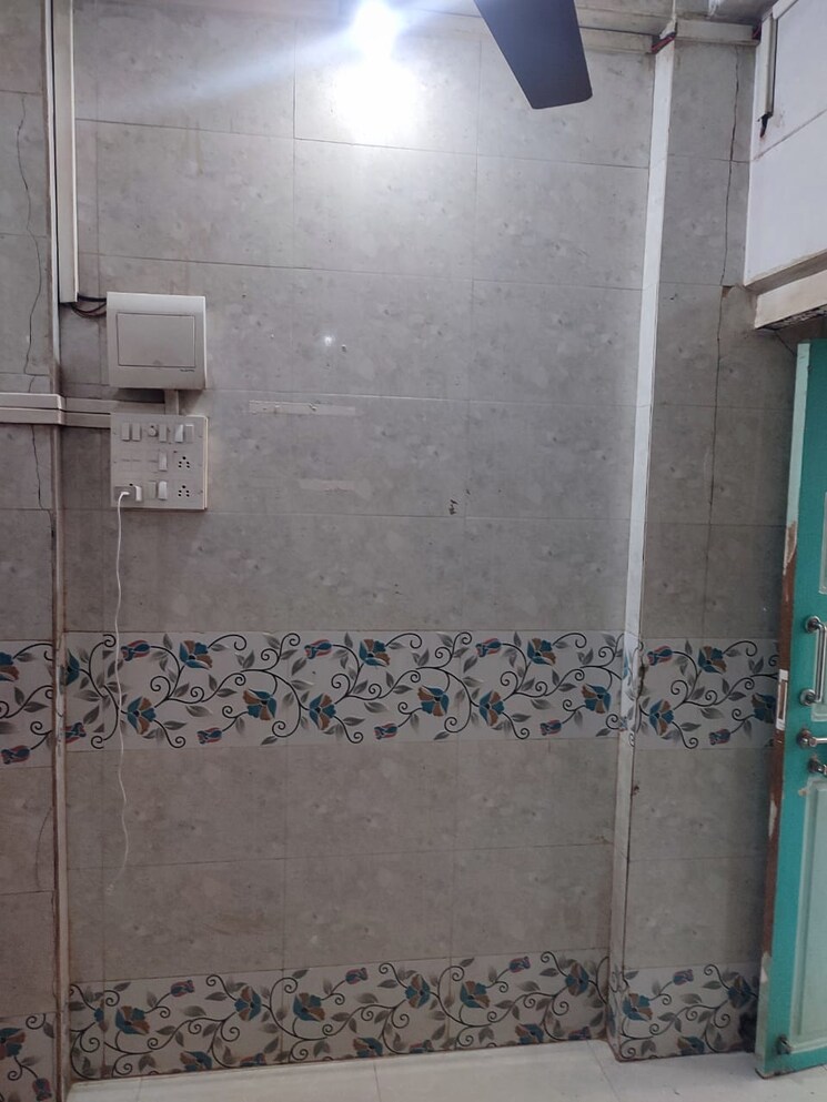 Bathroom, cosmos-chs-kurla Commercial Office Space 300 Sq.Ft. In Kurla East Mumbai 9110342