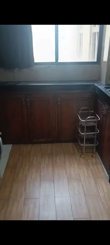 Furnished Amenities in 2 BHK Apartment at Malad West – for Rent