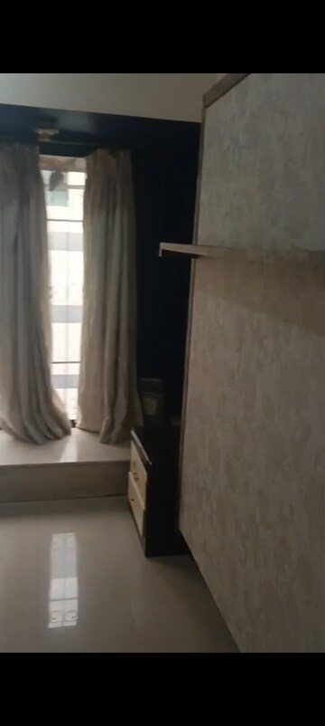Bedroom in 2 BHK Apartment at Malad West – for Rent