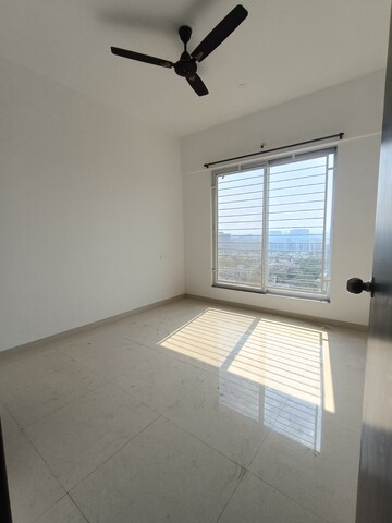 Room in 2 BHK Apartment at Goel Ganga Altus, Kharadi – for Rent
