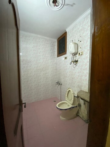 Bathroom in 3 BHK Builder Floor at Sector 33 – for Rent
