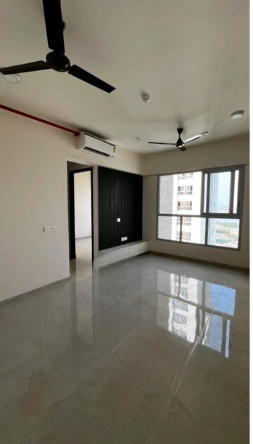 Room in 2 BHK Apartment at Piramal Vaikunth, Balkum Pada – for Rent