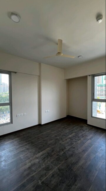 Room in 2 BHK Apartment at Piramal Vaikunth, Balkum Pada – for Rent
