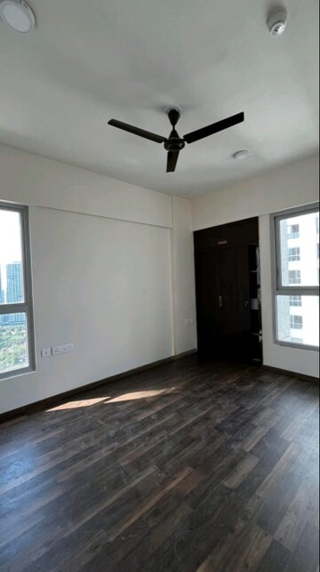 Room in 2 BHK Apartment at Piramal Vaikunth, Balkum Pada – for Rent