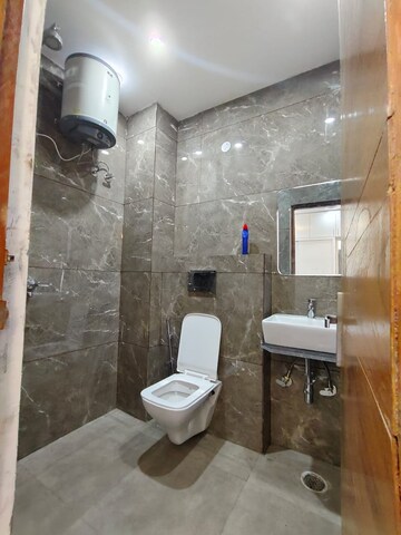 Bathroom in 3 BHK Builder Floor at Skynet Towers, Patiala Road – for Rent