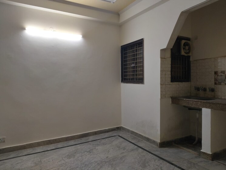 Room, saket 1 RK 350 Sq.Ft. Builder Floor In Saket Delhi 9110427